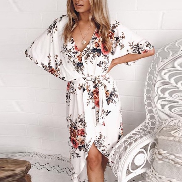 B2G1♦️🆕 Floral V- Neck Loose Kimono Dress - Picture 2 of 6